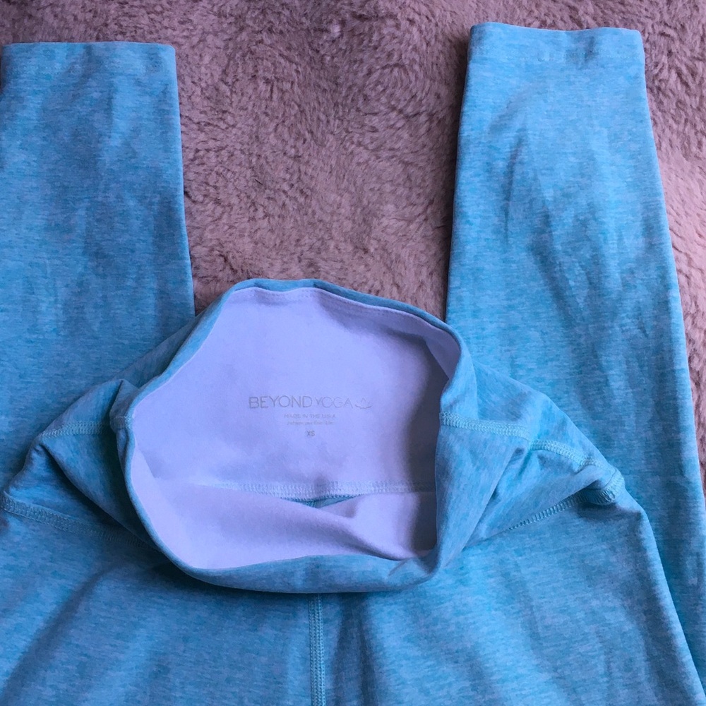 Beyond Yoga Lightweight Turquoise Leggings - Picture 5 of 6